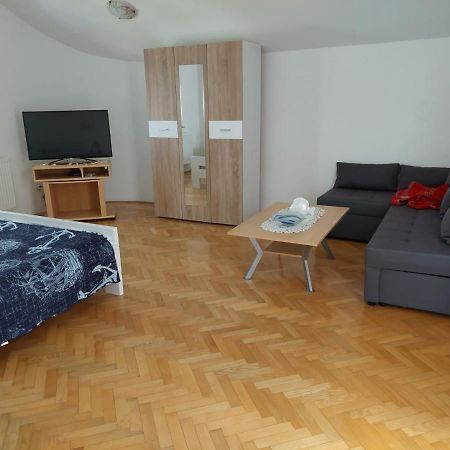 Apartments "Jope I Toni" ビオグラード・ナ・モル エクステリア 写真