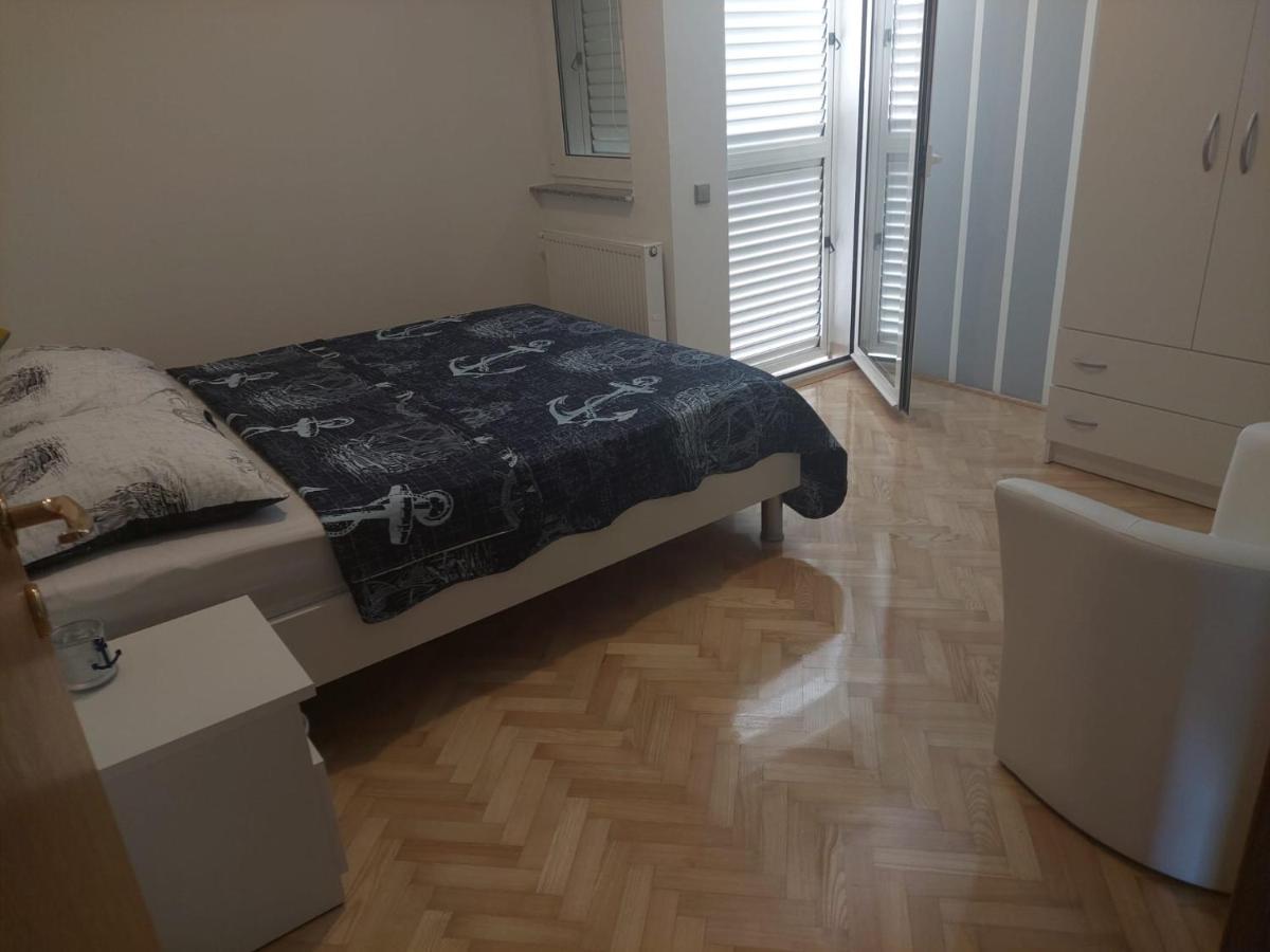 Apartments "Jope I Toni" ビオグラード・ナ・モル エクステリア 写真